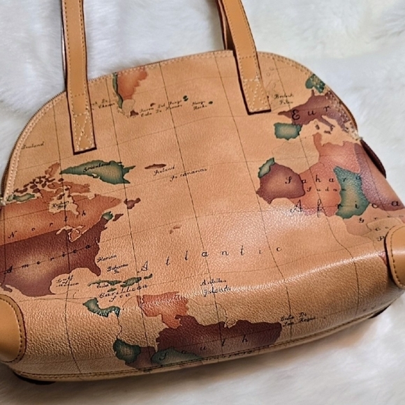 Love to Travel? Here's Your Map (Bag) - Picture 12 of 12